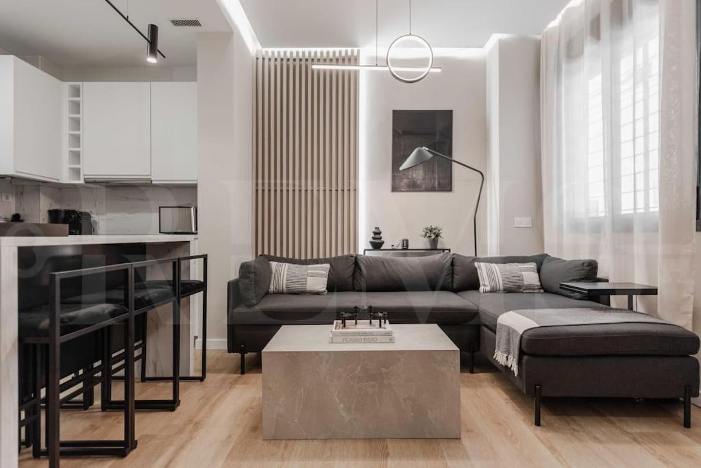 Contemporary Minimalist Apartment By Rems Málaga Exterior foto
