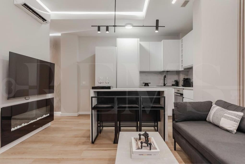 Contemporary Minimalist Apartment By Rems Málaga Exterior foto