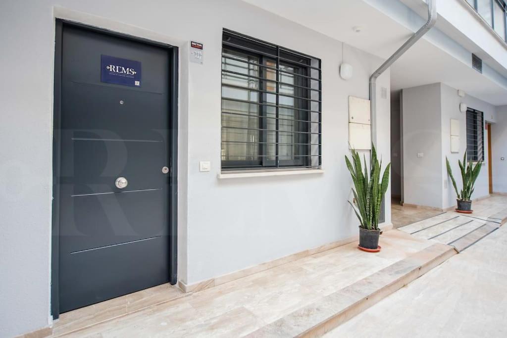 Contemporary Minimalist Apartment By Rems Málaga Exterior foto