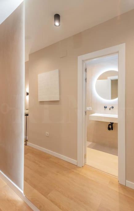 Contemporary Minimalist Apartment By Rems Málaga Exterior foto